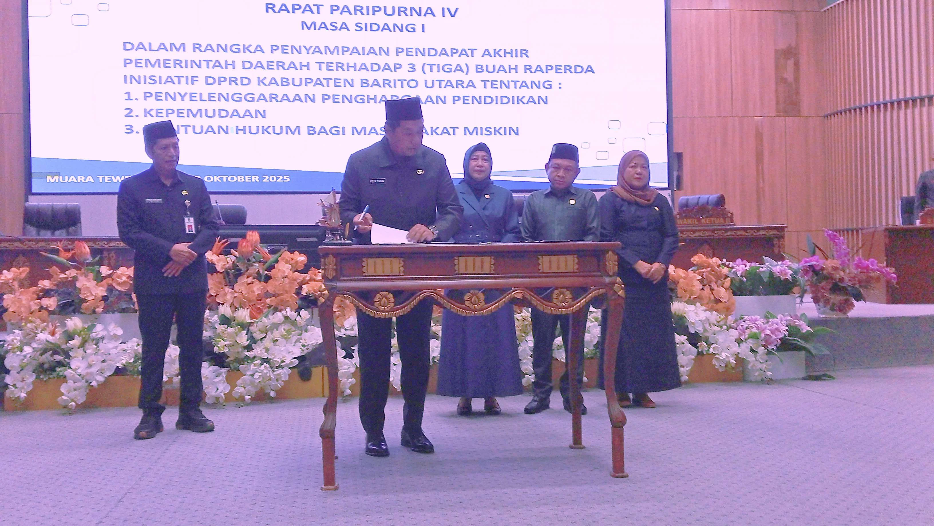 Raperda Inisiatif DPRD Barut Diterima Pemkab Barito Utara Menjadi Perda